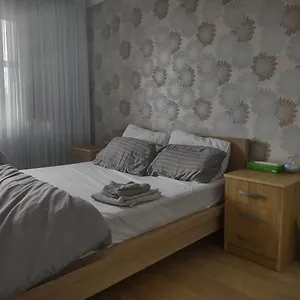 Guest house Quiet And Peaceful Double Bedroom In A Nice House With A Very Large Patio, London