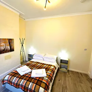Homestay Orford Village, London